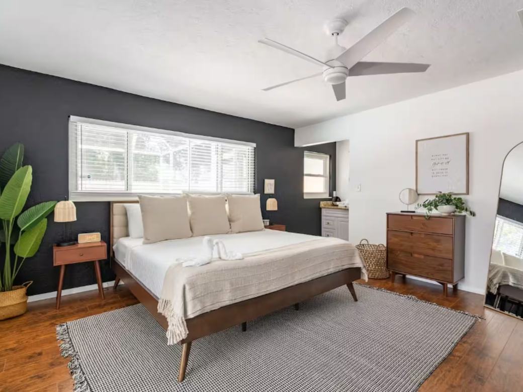 A freshly made bed with folded towels in a Sarasota vacation rental we clean